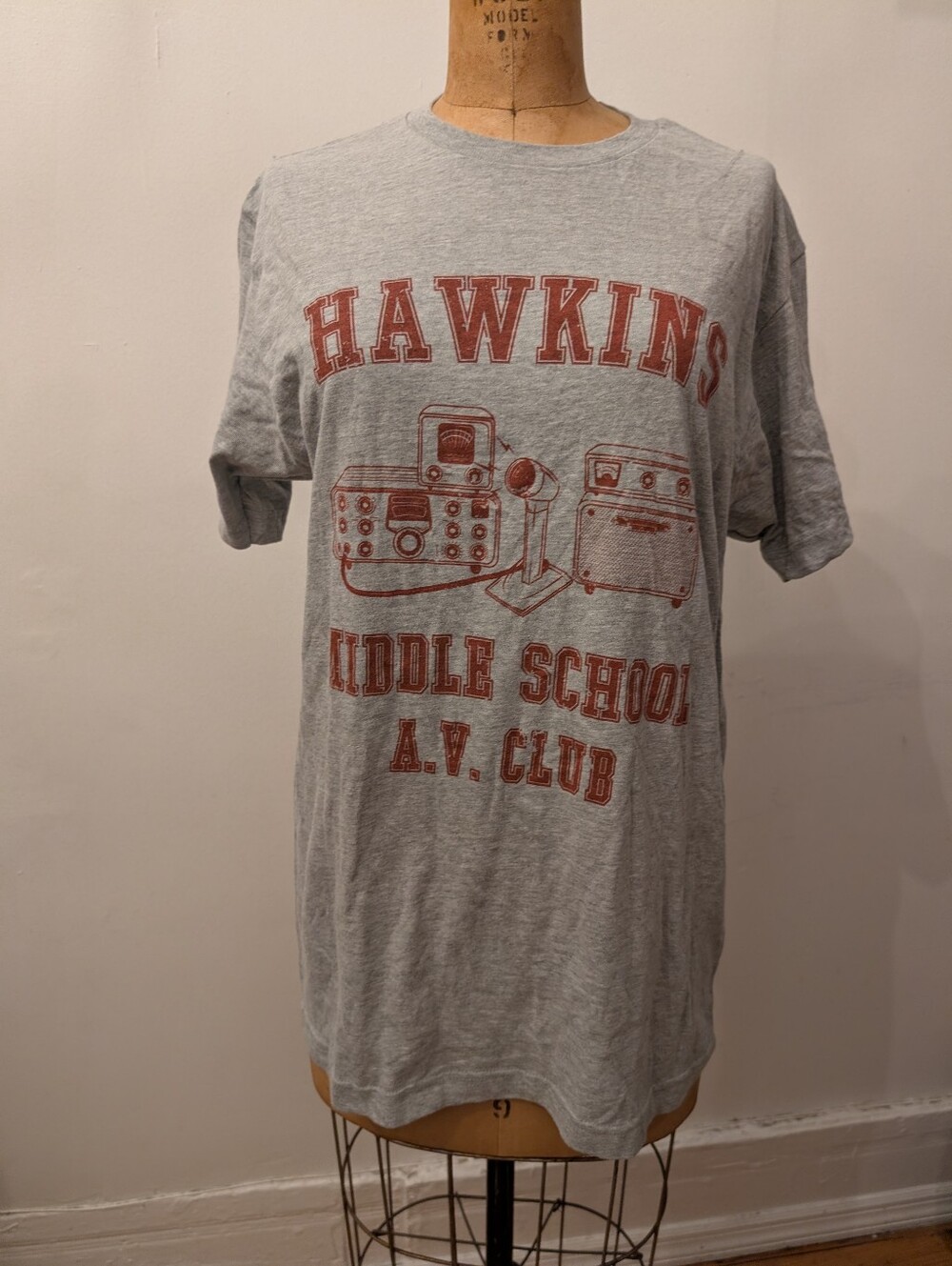 Hawkins Middle School A.V. Club T-Shirt - Gray Sz M Stranger Things